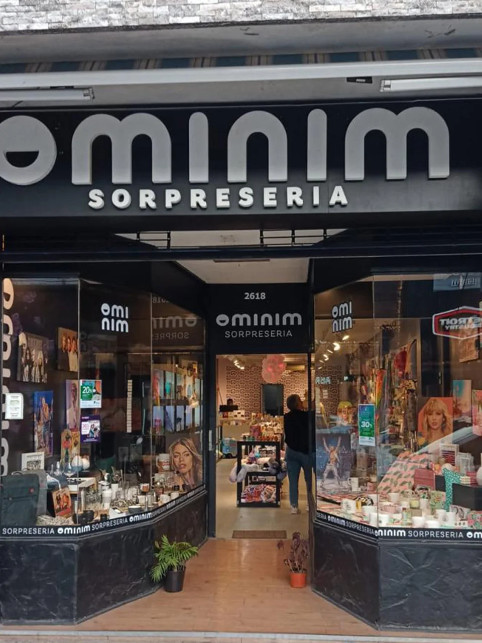 franquicias-ominim-local7